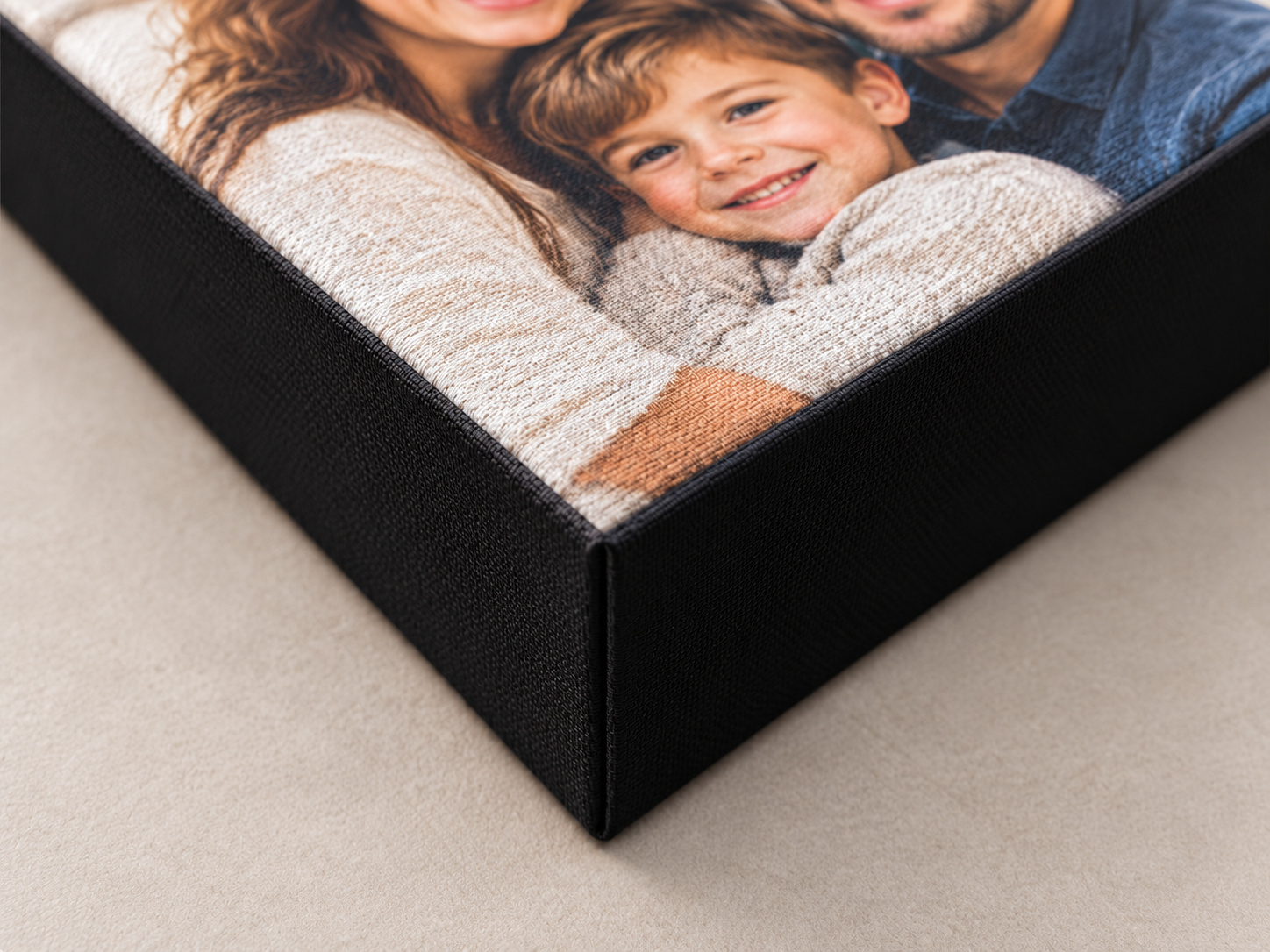 Canvas corner with solid black edge