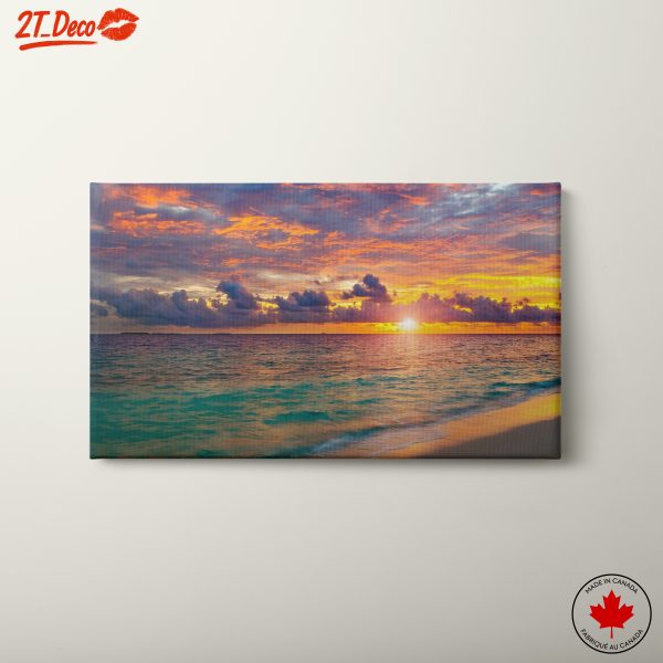 Vibrant Sunset Over Serene Ocean