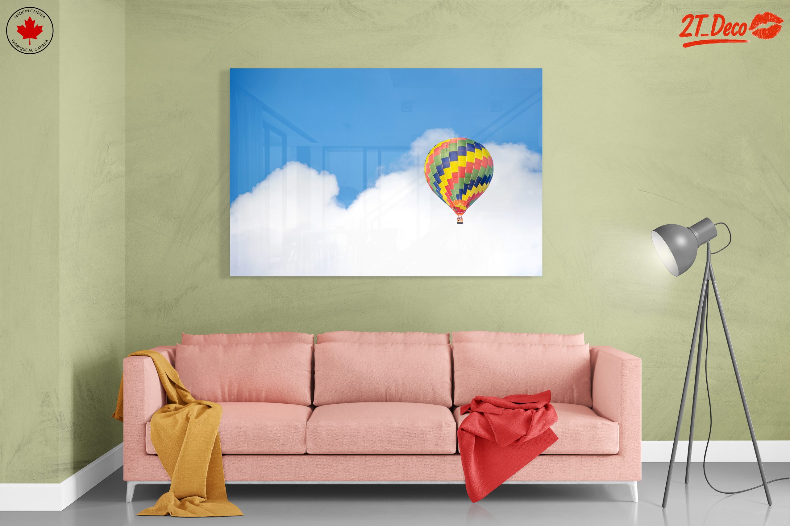 Vibrant Hot Air Balloon in Sky - Image 7