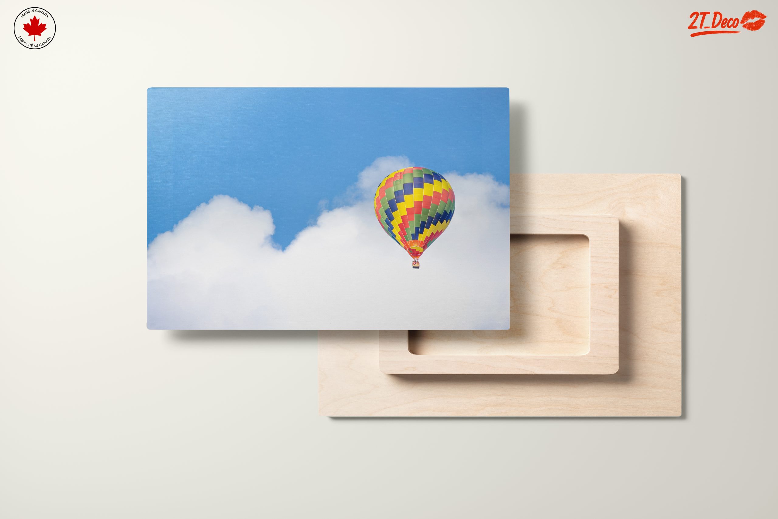 Vibrant Hot Air Balloon in Sky - Image 11