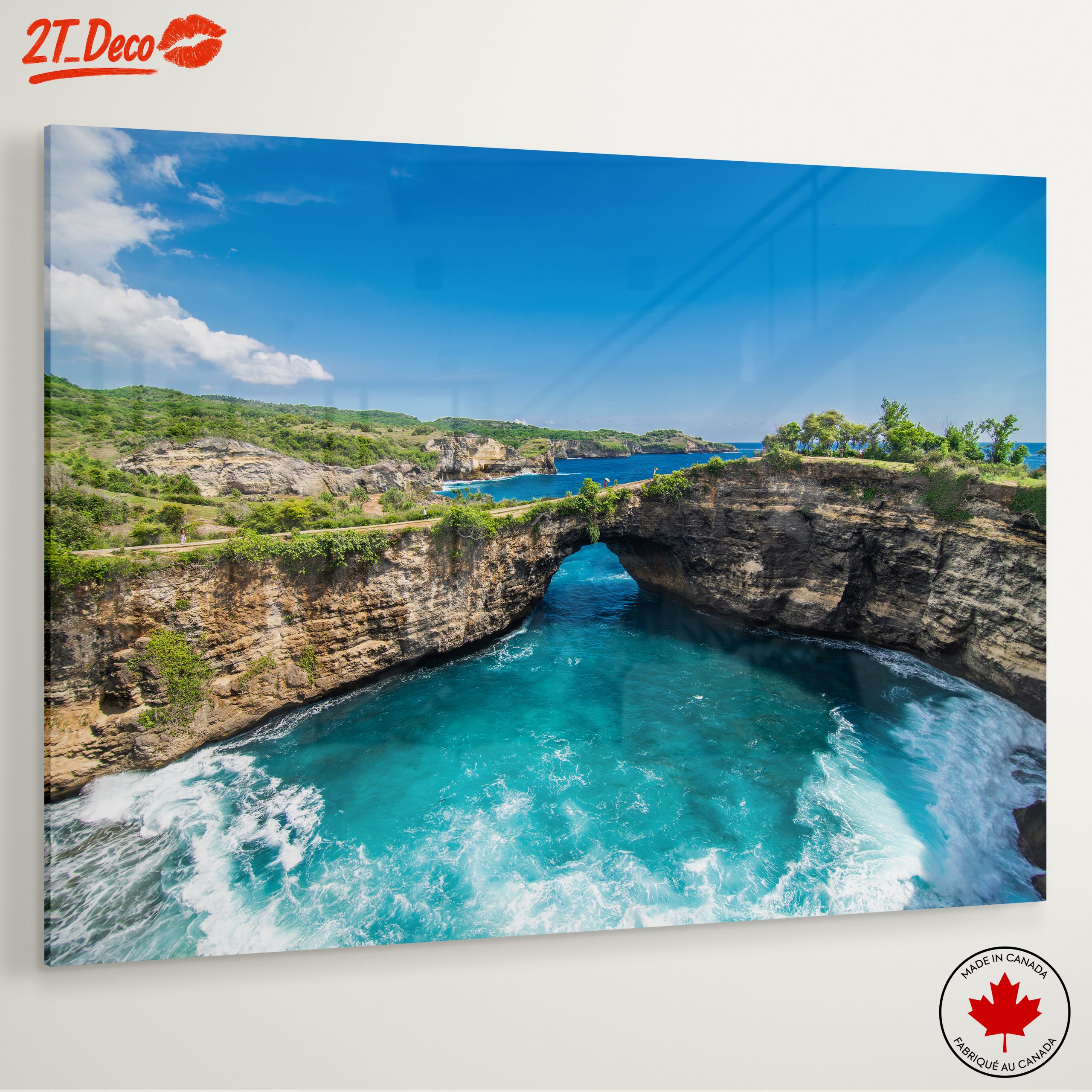 Stunning Coastal View with Lush Greenery - Image 6