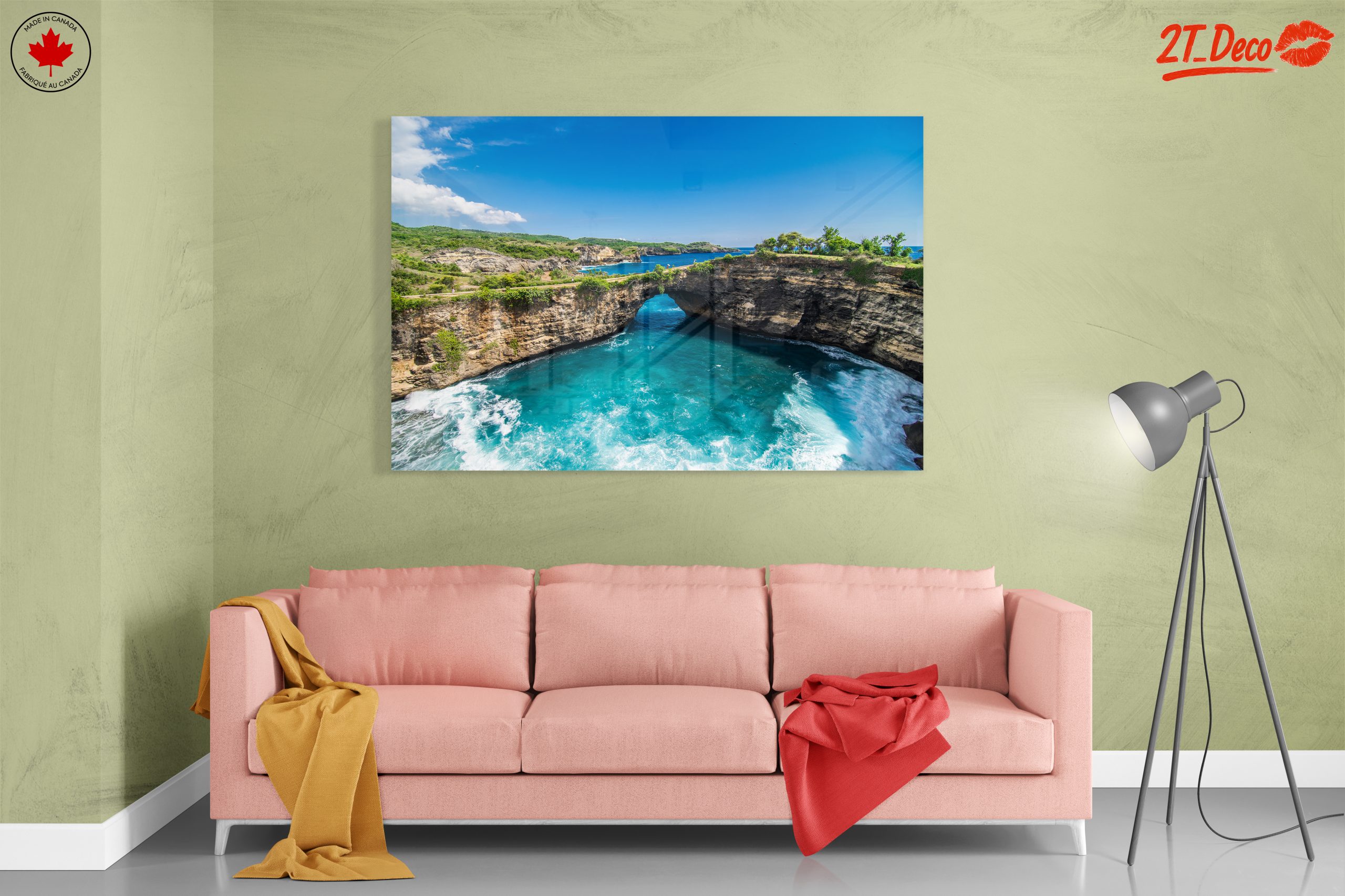 Stunning Coastal View with Lush Greenery - Image 7