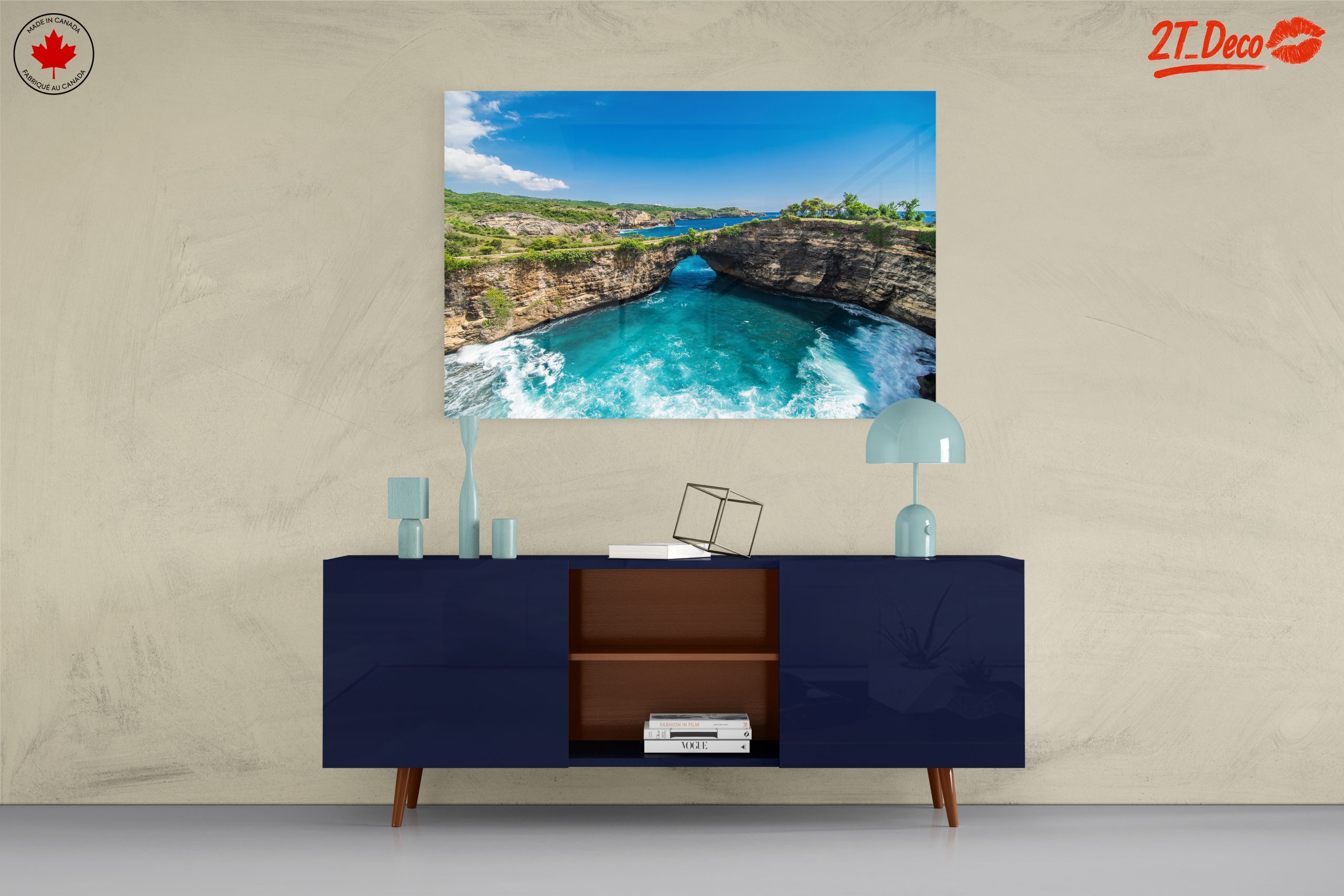 Stunning Coastal View with Lush Greenery - Image 8