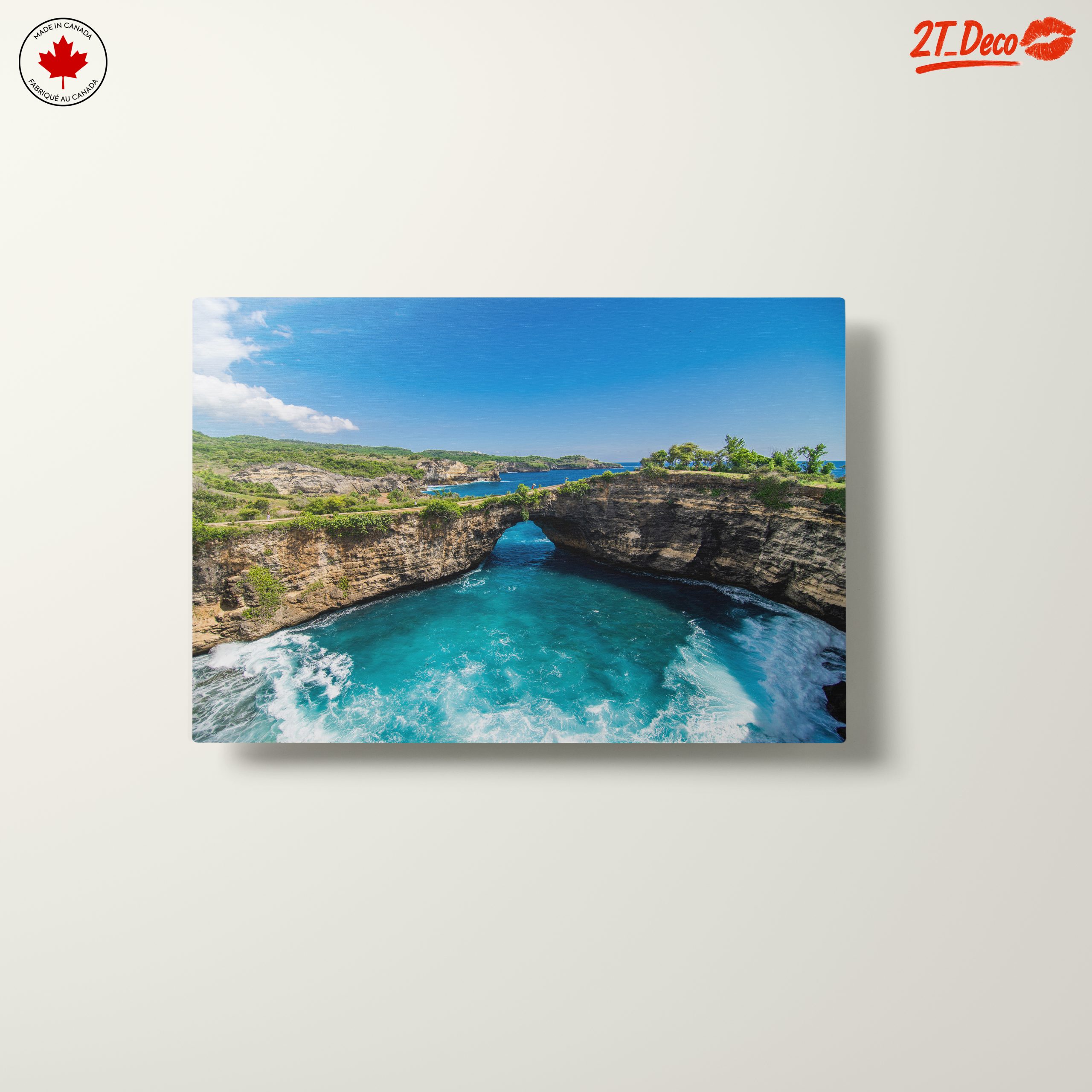 Stunning Coastal View with Lush Greenery - Image 10