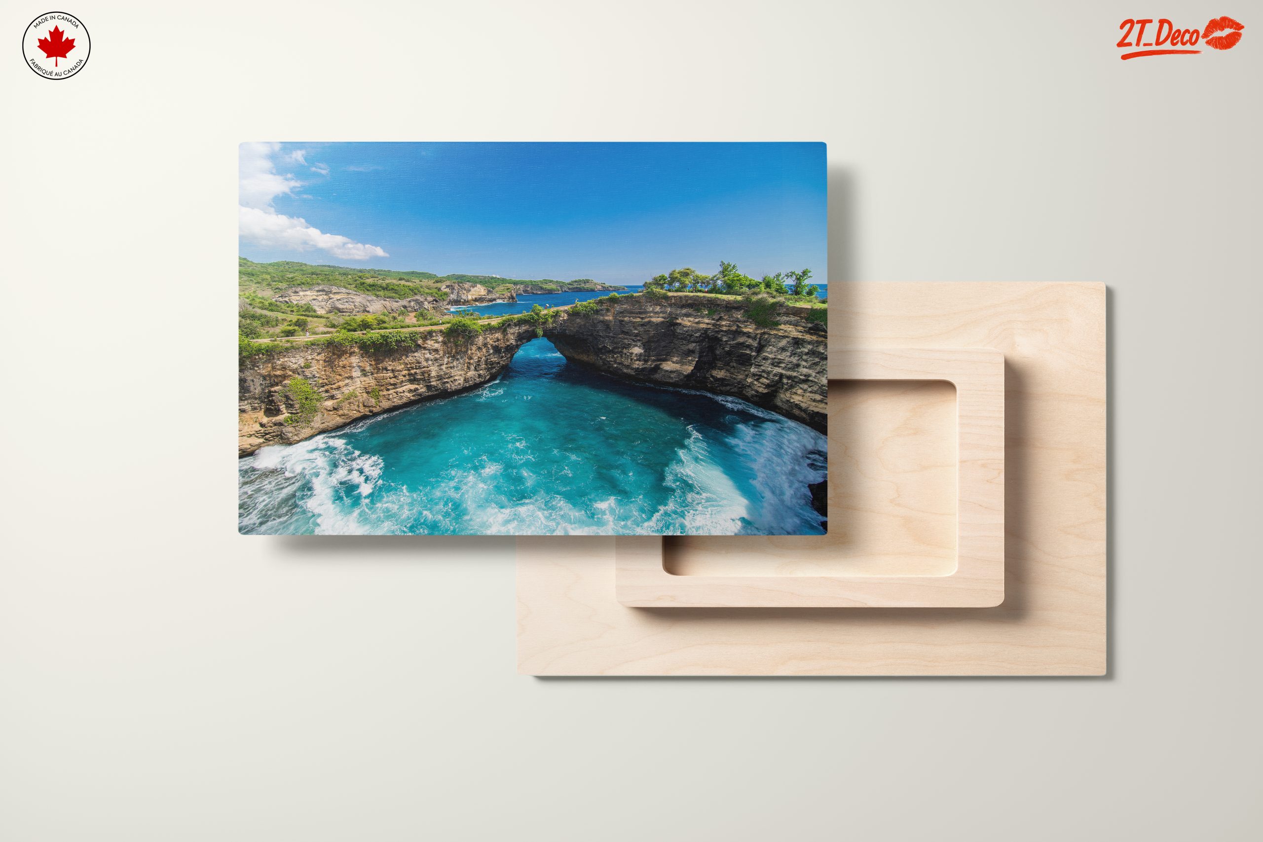 Stunning Coastal View with Lush Greenery - Image 11