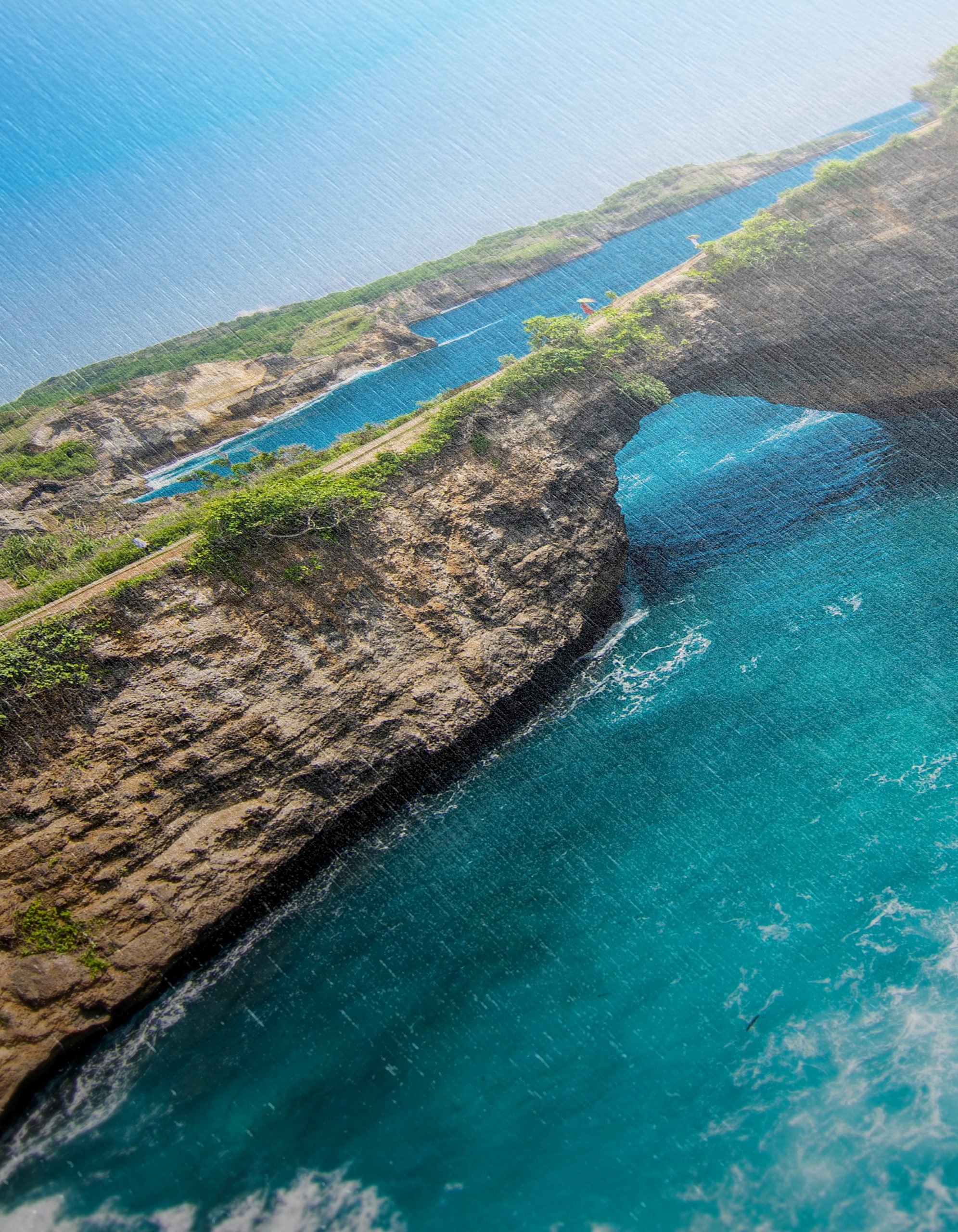 Stunning Coastal View with Lush Greenery - Image 12