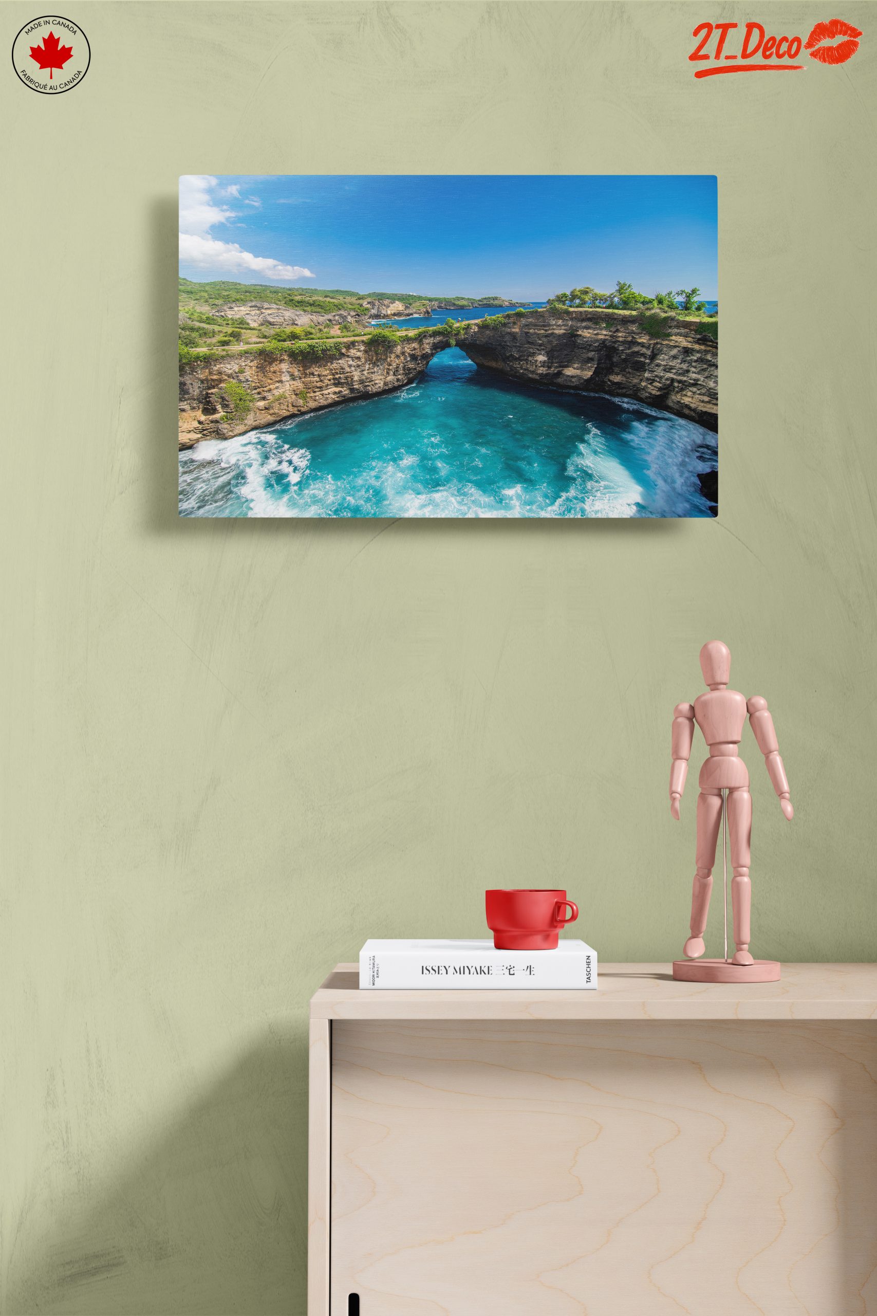 Stunning Coastal View with Lush Greenery - Image 14