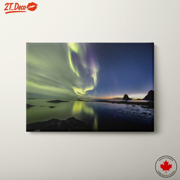 Stunning Aurora Borealis Over Tranquil Waters