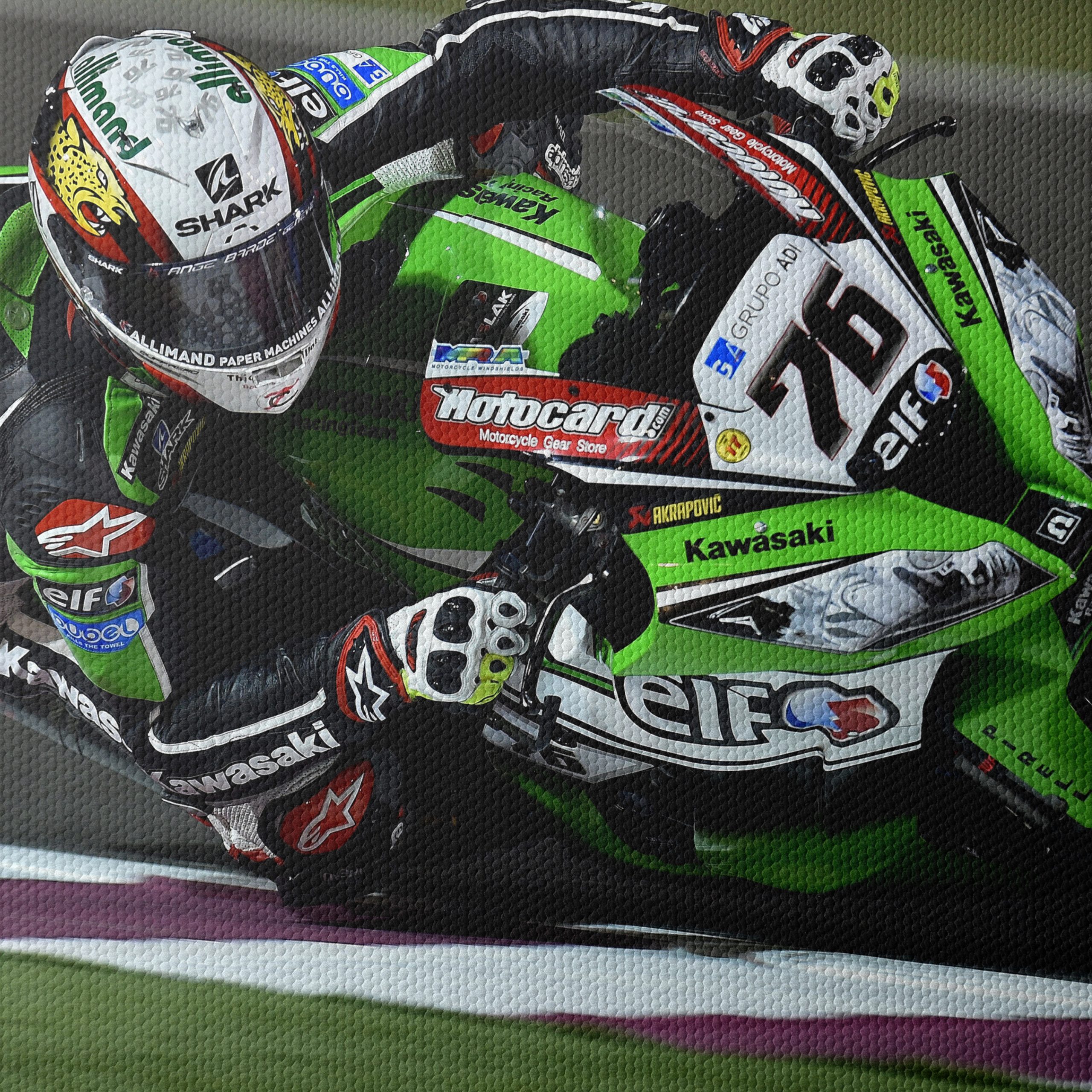 Dynamic Motorcycle Racing Action - Image 4