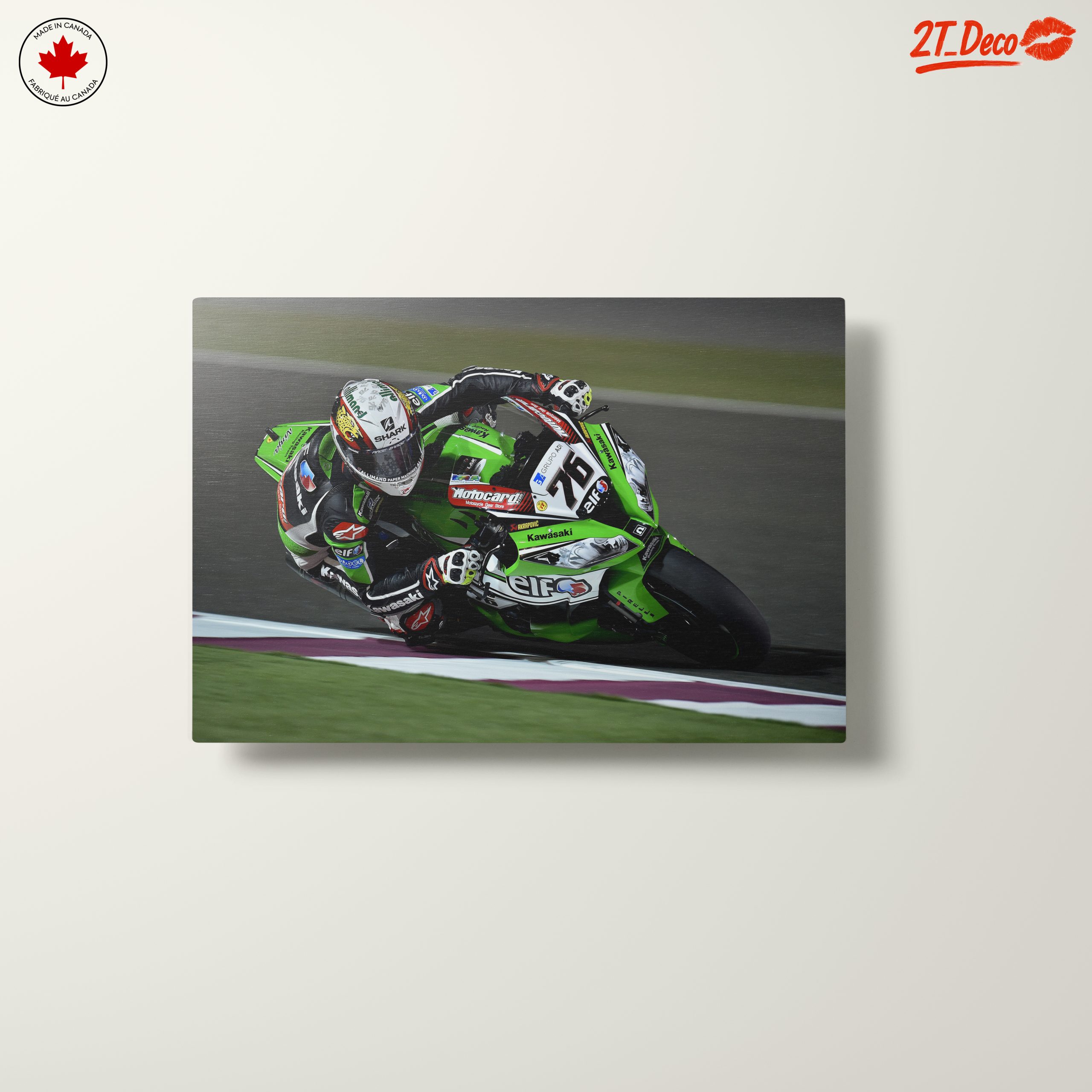 Dynamic Motorcycle Racing Action - Image 10