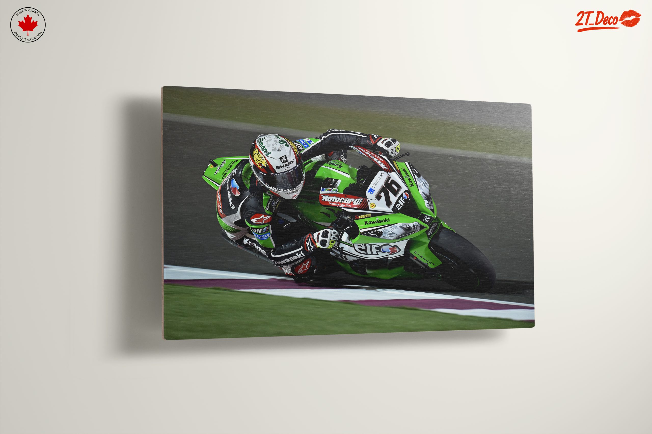 Dynamic Motorcycle Racing Action - Image 13