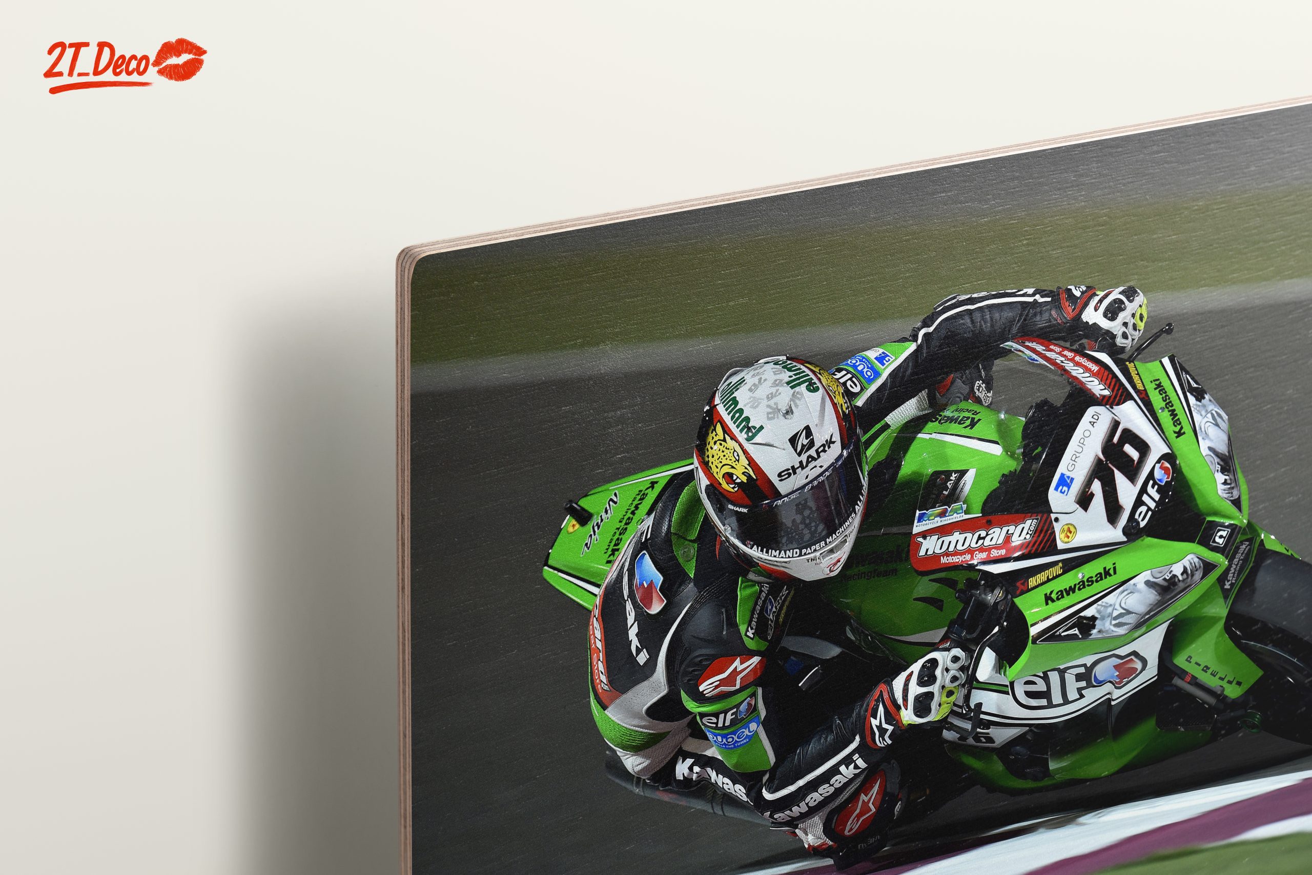 Dynamic Motorcycle Racing Action - Image 15