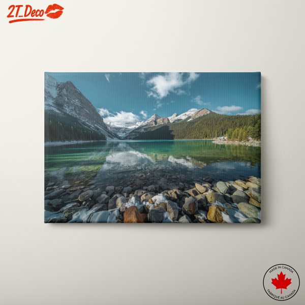 Tranquil Mountain Landscape with Reflective Lake