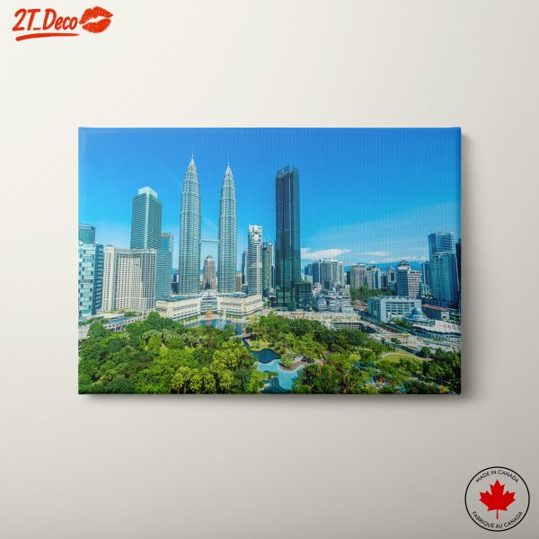 Dynamic City Skyline with Modern Architecture