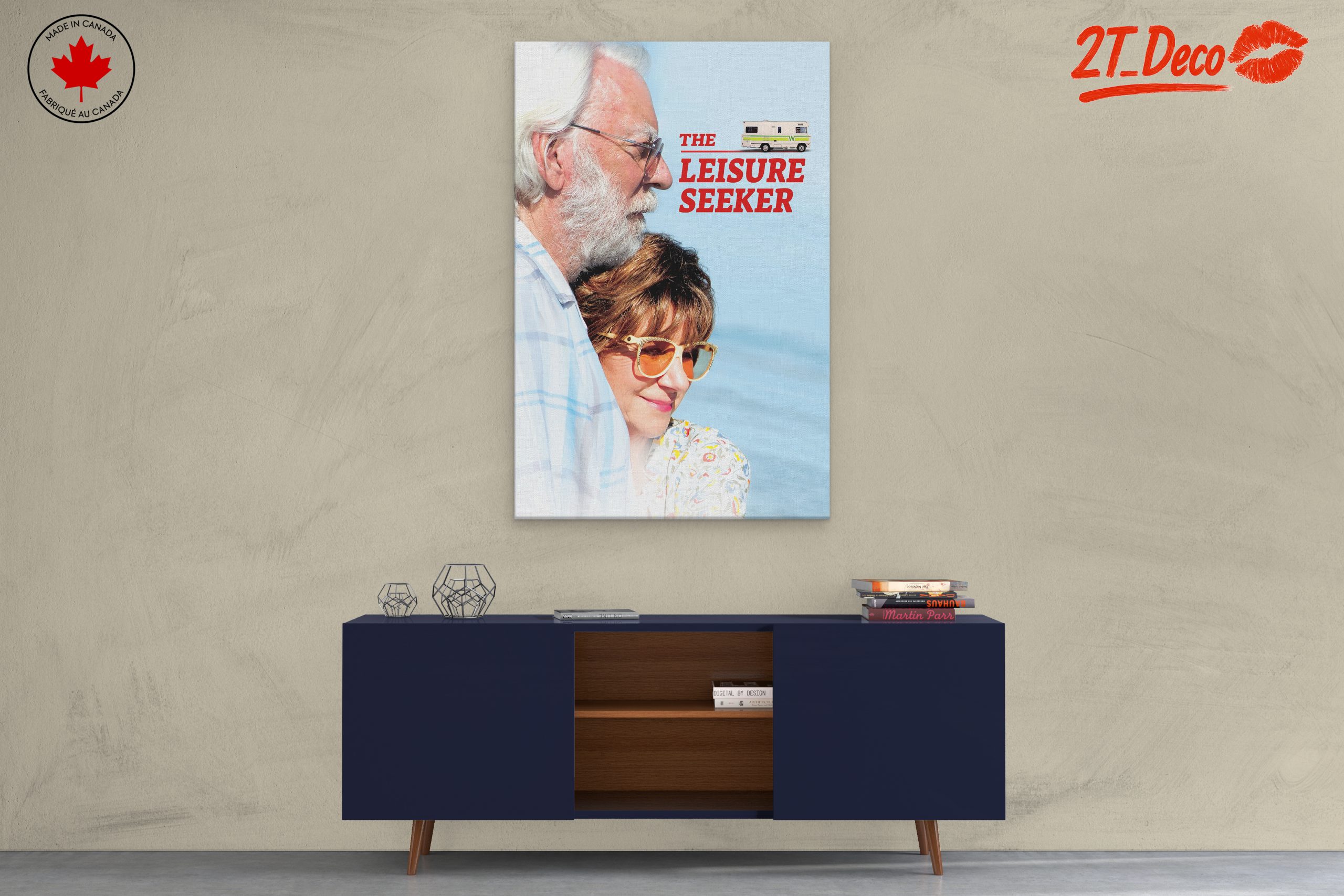 Romantic Couple Embracing in Leisure - Image 3