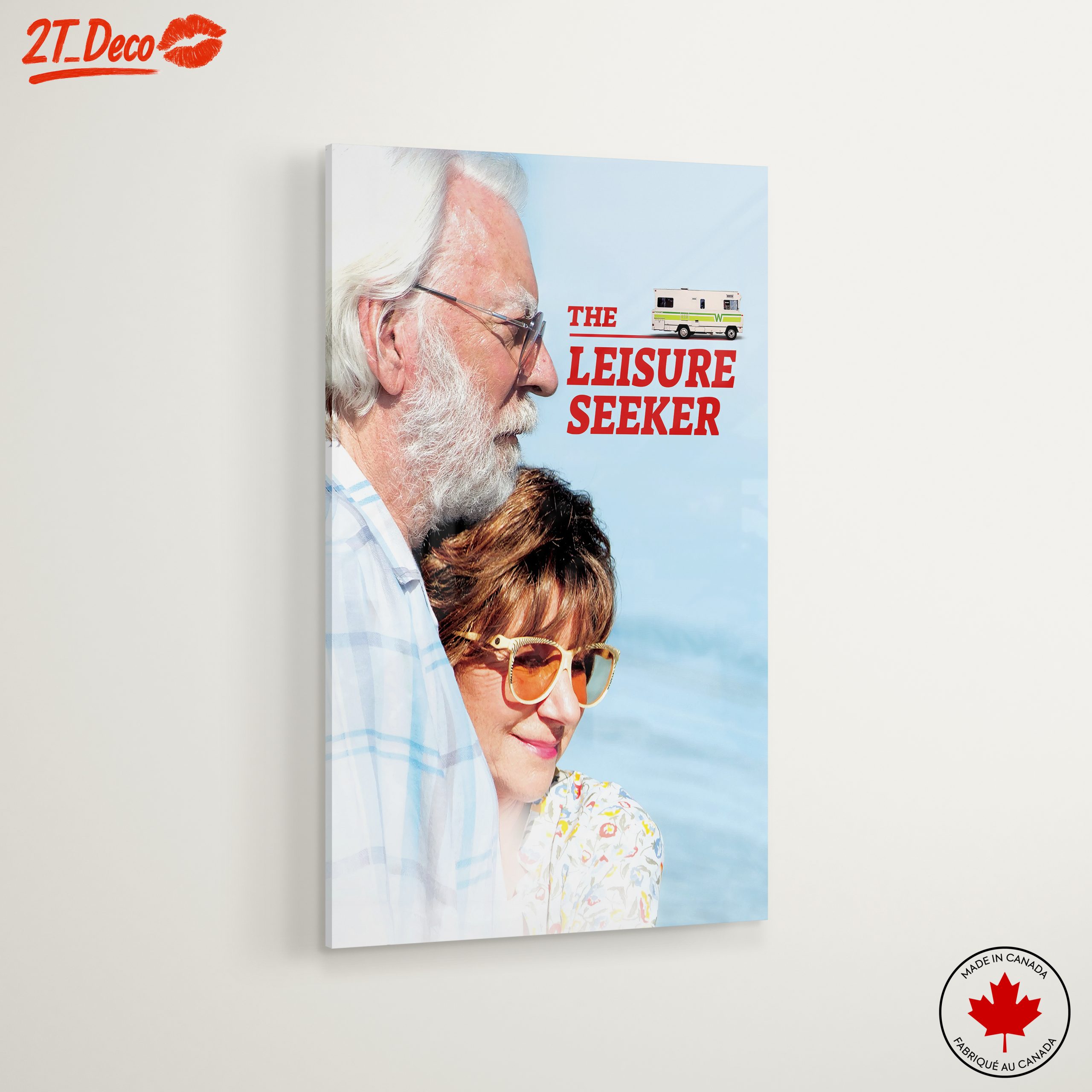 Romantic Couple Embracing in Leisure - Image 6