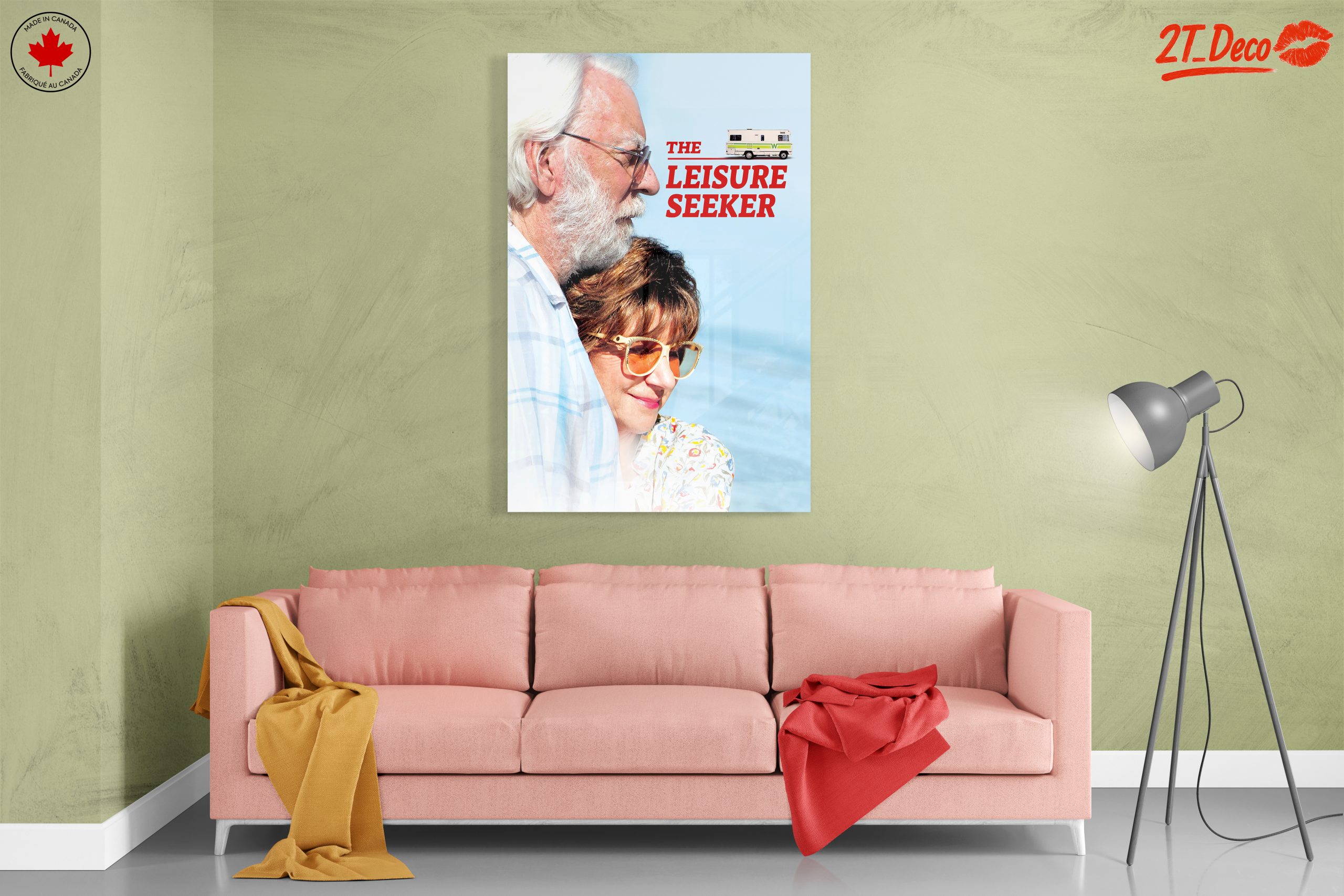 Romantic Couple Embracing in Leisure - Image 7