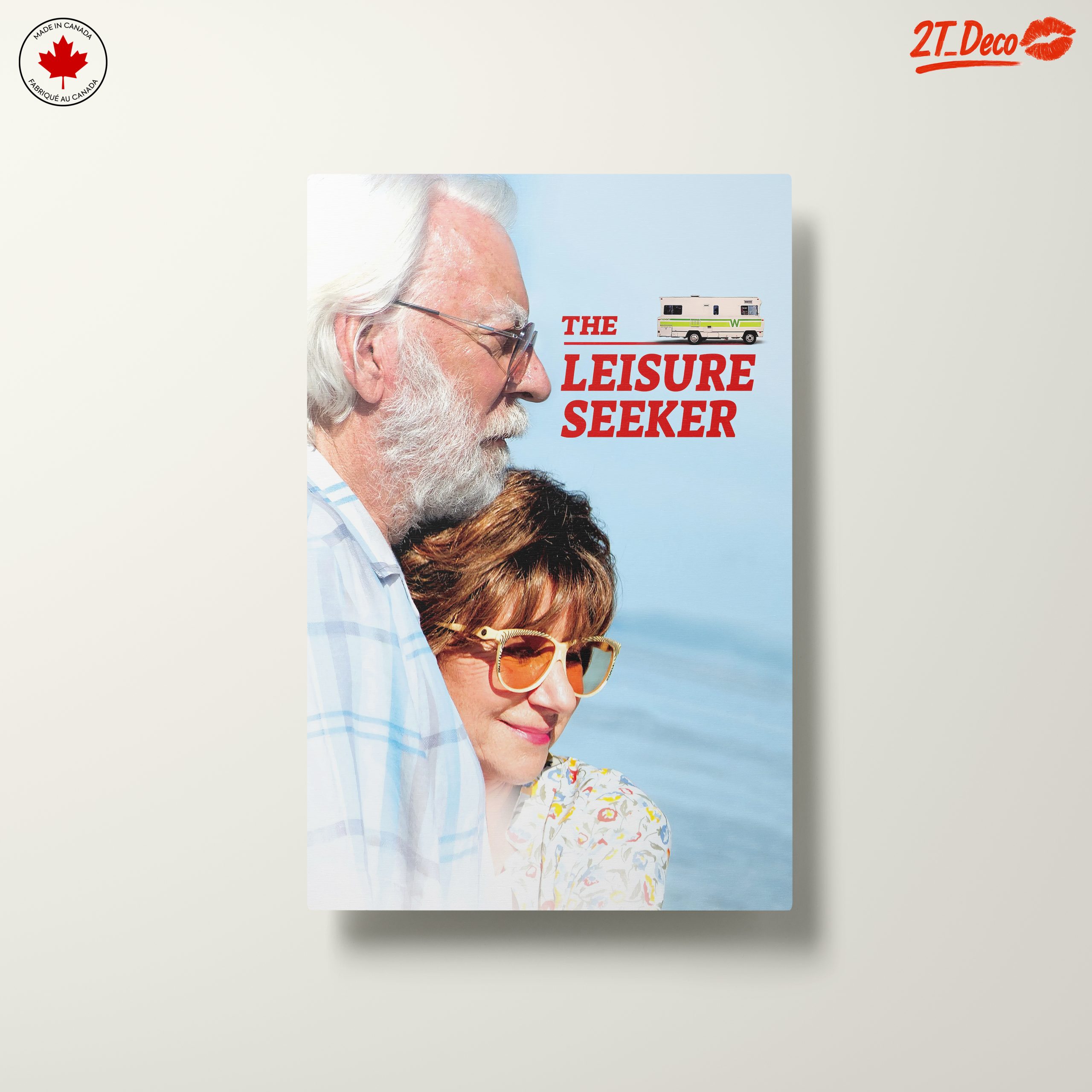 Romantic Couple Embracing in Leisure - Image 10