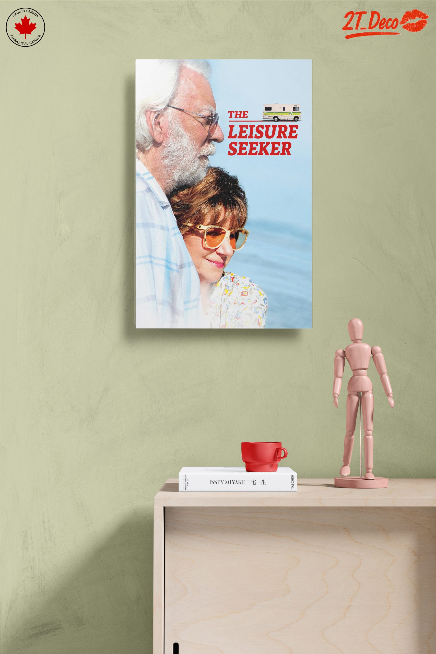 Romantic Couple Embracing in Leisure - Image 14
