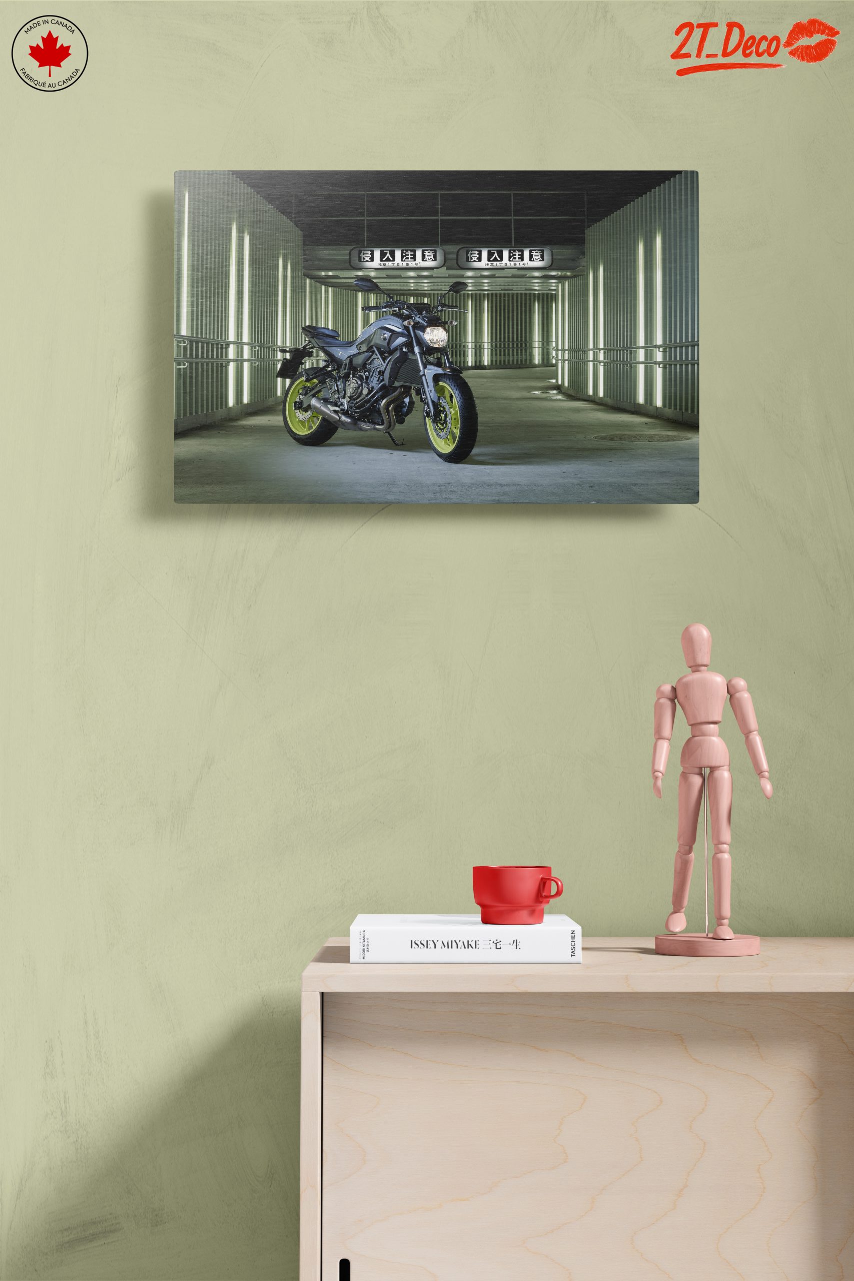 Stylish Motorcycle in Urban Alley - Image 14