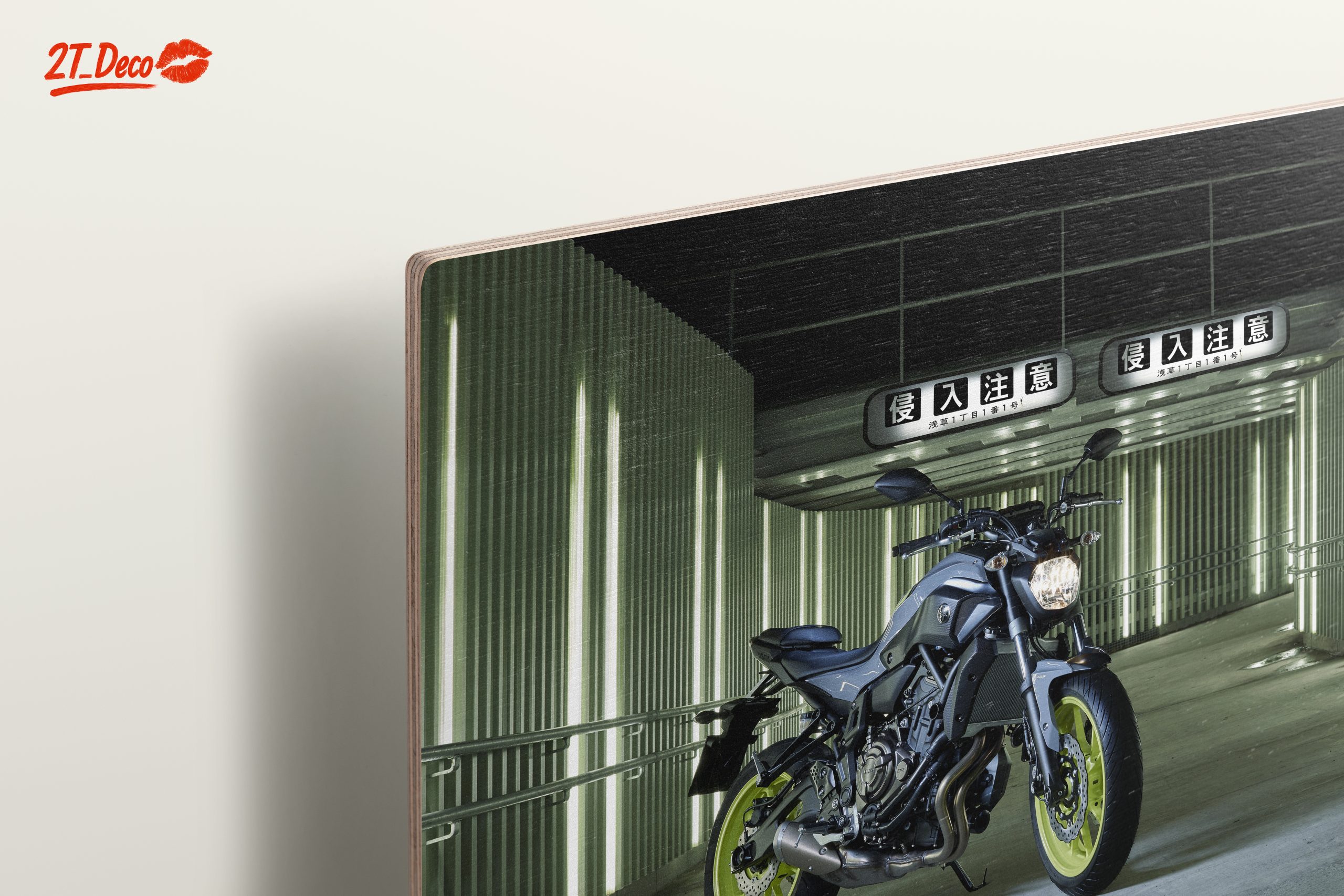 Stylish Motorcycle in Urban Alley - Image 15