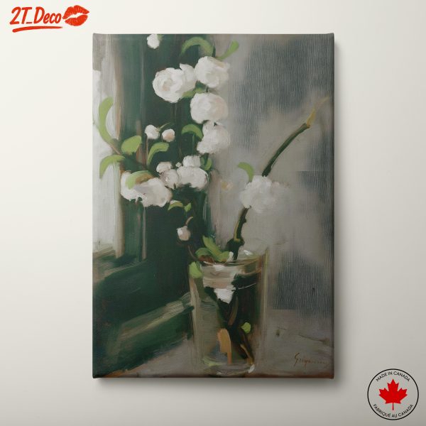 Charming Floral Arrangement in Glass