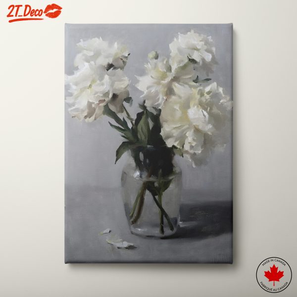 Elegant Floral Arrangement in Glass Vase