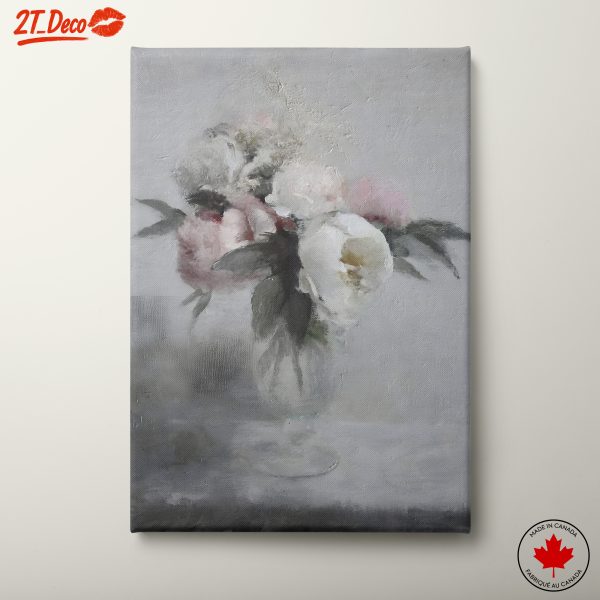 Delicate Floral Arrangement in Soft Hues
