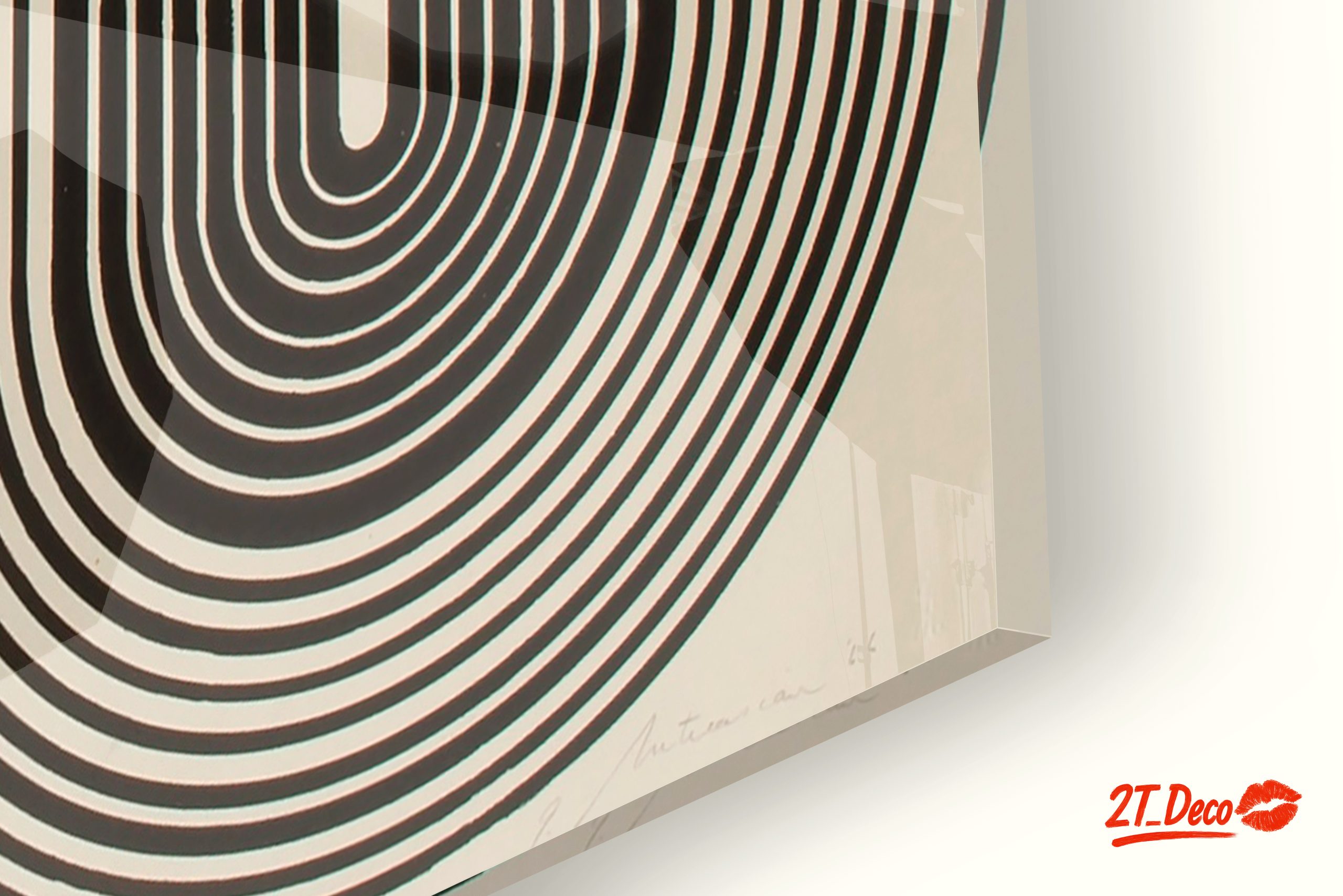 Stylish Geometric Line Artwork - Image 9
