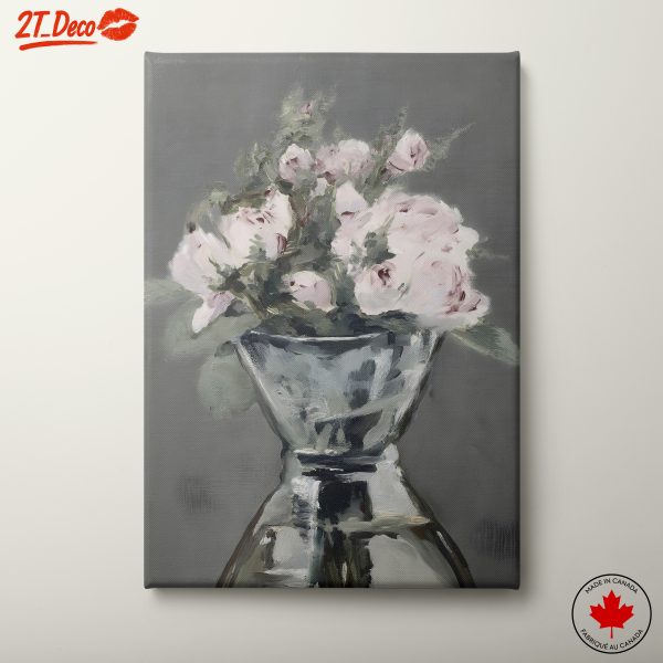 Elegant Floral Arrangement in Glass Vase 2